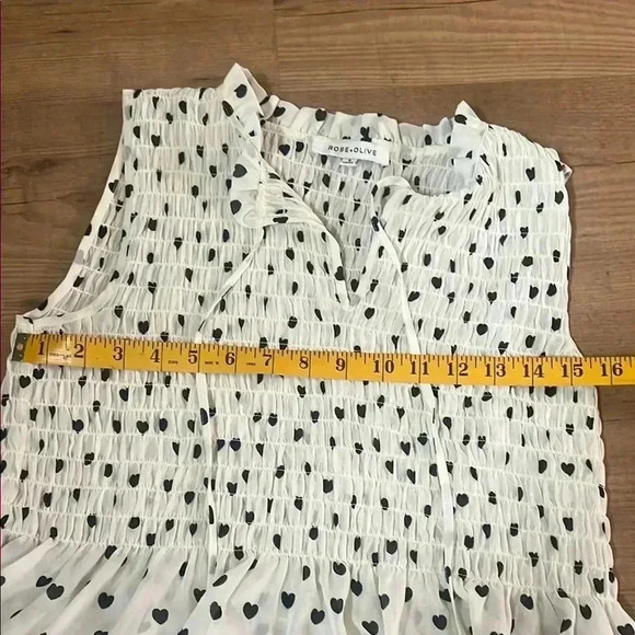 Rose & Olive Women's Beige Heart Print Top - Picture 5 of 7